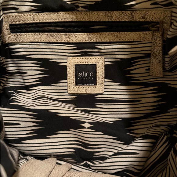 Latico, Cream Color Crackly Distressed Leather Purse/Small Tote in great cond. - Picture 9 of 12